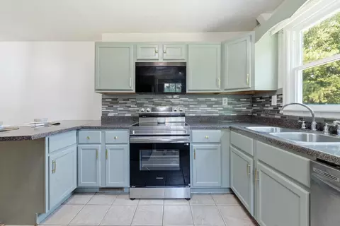 Kitchen - 78 Whispering Oaks Loop, Mayfield, KY 42066 photo 5 of 5