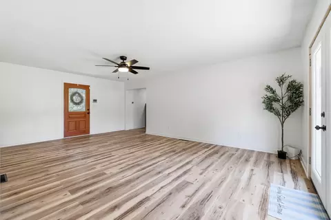 Living - 78 Whispering Oaks Loop, Mayfield, KY 42066 photo 4 of 4