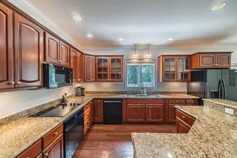 Kitchen - 140 Prestwick Pl, Paducah, KY 42001 photo 3 of 9