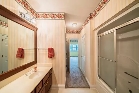Bath - 140 Prestwick Pl, Paducah, KY 42001 photo 6 of 9