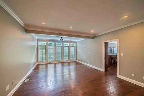 Living - 140 Prestwick Pl, Paducah, KY 42001 photo 4 of 6