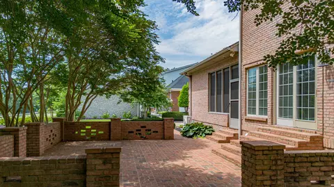 Exterior - 140 Prestwick Pl, Paducah, KY 42001 photo 5 of 15