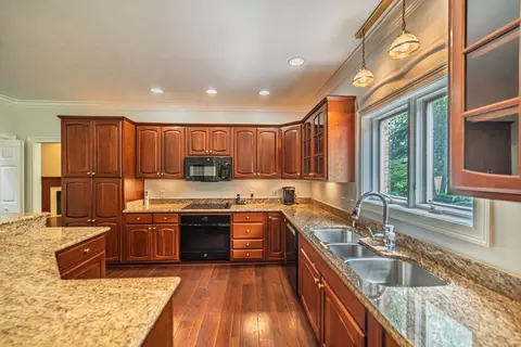 Kitchen - 140 Prestwick Pl, Paducah, KY 42001 photo 5 of 9