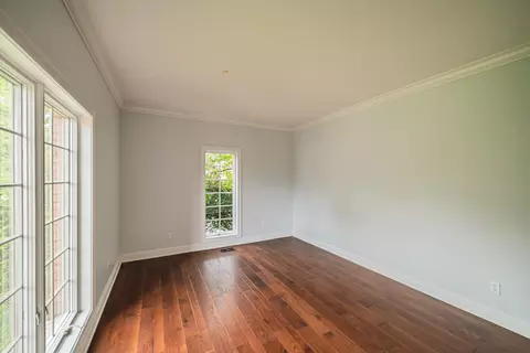 Living - 140 Prestwick Pl, Paducah, KY 42001 photo 2 of 6