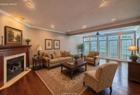 Living - 140 Prestwick Pl, Paducah, KY 42001 photo 6 of 6