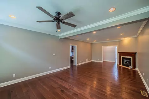 Living - 140 Prestwick Pl, Paducah, KY 42001 photo 3 of 6