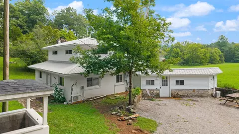 Exterior - 190 Walker Dr, Burnside, KY 42519 photo 5 of 9
