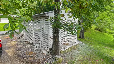 Exterior - 190 Walker Dr, Burnside, KY 42519 photo 2 of 9