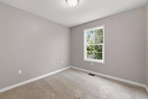 Bedroom - 424 Main Ave, Georgetown, KY 40324 photo 3 of 5