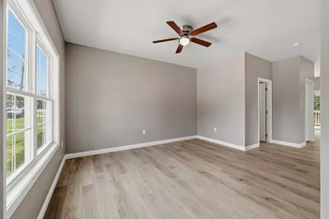 Living - 424 Main Ave, Georgetown, KY 40324 photo 1 of 4