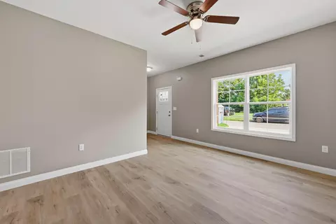 Living - 424 Main Ave, Georgetown, KY 40324 photo 3 of 4