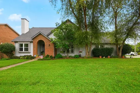 517 Stone Creek Dr, Lexington, KY 40503