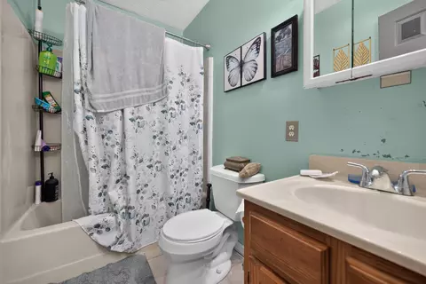 Bath - 620 Maynor St, Corbin, KY 40701 photo 2 of 3