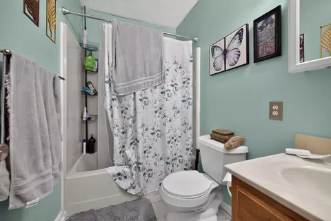 Bath - 620 Maynor St, Corbin, KY 40701 photo 3 of 3