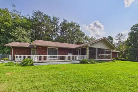 68 Clay Dr, Manchester, KY 40962
