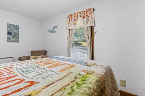 Bedroom - 75 Lakeshore Dr, Nancy, KY 42544 photo 11 of 11