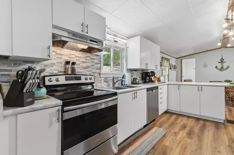 Kitchen - 75 Lakeshore Dr, Nancy, KY 42544 photo 1 of 4