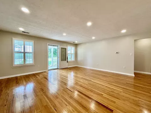 Living - 965 Old Somerset Stanford Rd, Eubank, KY 42567 photo 2 of 6