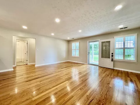 Living - 965 Old Somerset Stanford Rd, Eubank, KY 42567 photo 1 of 6
