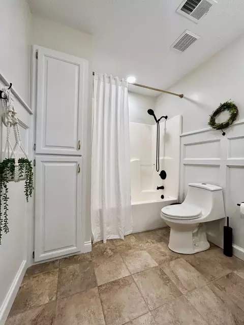 Bath - 965 Old Somerset Stanford Rd, Eubank, KY 42567 photo 3 of 5
