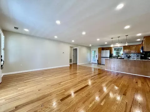 Living - 965 Old Somerset Stanford Rd, Eubank, KY 42567 photo 3 of 6