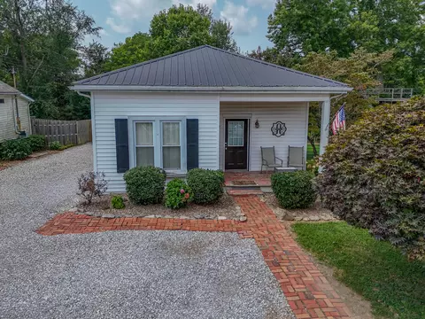 127 Bath Ave, Owingsville, KY 40360