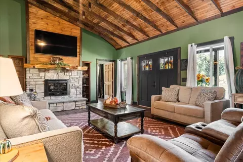 Living - 2113 Calaboose Ridge Rd, Campton, KY 41301 photo 4 of 4