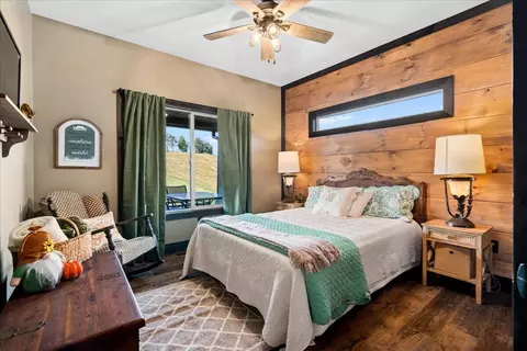 Bedroom - 2113 Calaboose Ridge Rd, Campton, KY 41301 photo 6 of 6