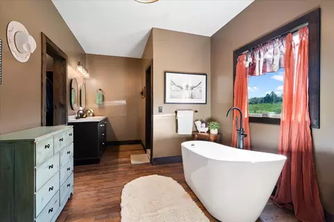 Bath - 2113 Calaboose Ridge Rd, Campton, KY 41301 photo 3 of 5