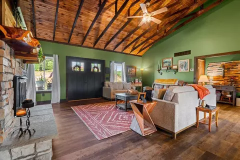 Living - 2113 Calaboose Ridge Rd, Campton, KY 41301 photo 3 of 4