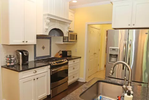 Kitchen - 123 Kingston Dr, Georgetown, KY 40324 photo 3 of 4