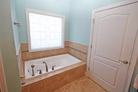 Bath - 123 Kingston Dr, Georgetown, KY 40324 photo 6 of 7