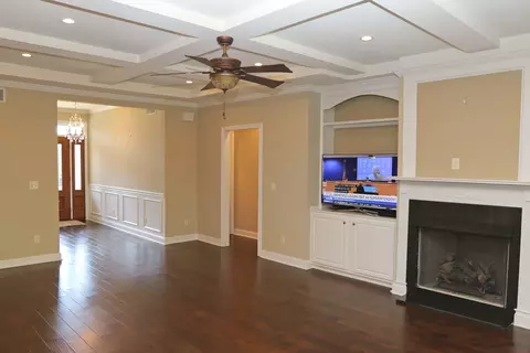 Living - 123 Kingston Dr, Georgetown, KY 40324 photo 3 of 3