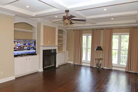 Living - 123 Kingston Dr, Georgetown, KY 40324 photo 2 of 3