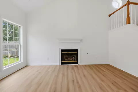 Living - 122 Salinger Dr, Georgetown, KY 40324 photo 4 of 6