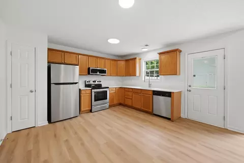 Kitchen - 122 Salinger Dr, Georgetown, KY 40324 photo 1 of 2