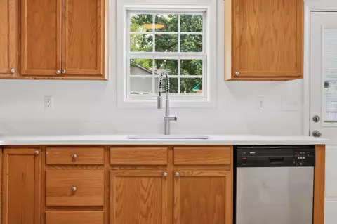 Kitchen - 122 Salinger Dr, Georgetown, KY 40324 photo 2 of 2