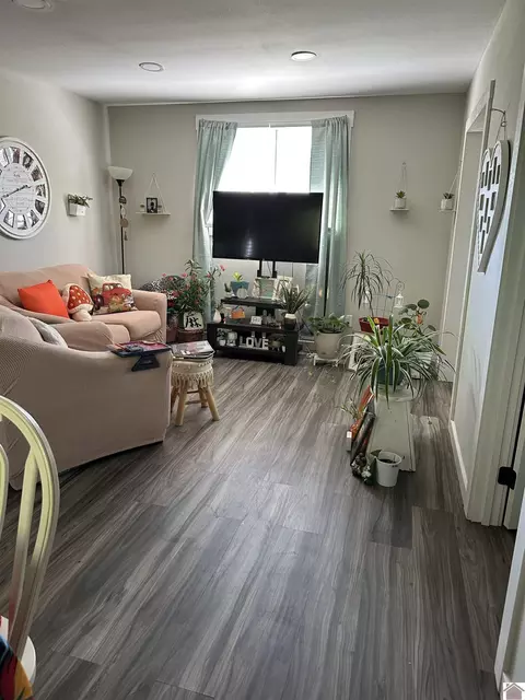 Living - 307 Wright St, Mayfield, KY 42066 photo 1 of 1