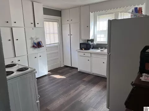 Kitchen - 307 Wright St, Mayfield, KY 42066 photo 1 of 4