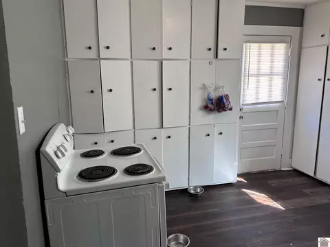 Kitchen - 307 Wright St, Mayfield, KY 42066 photo 2 of 4