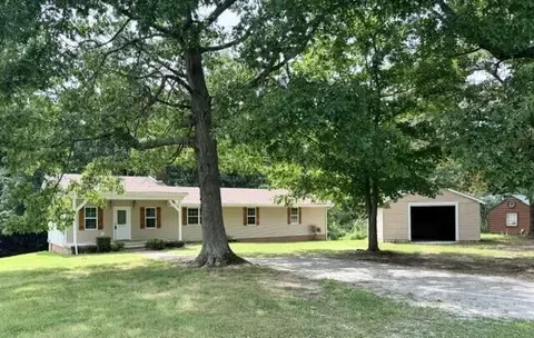 2945 Gospel Peace Rd, Hopkinsville, KY 42240