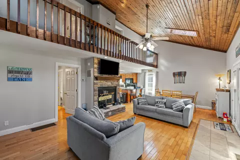 Living - 2026 Keeney Rd, Nancy, KY 42544 photo 3 of 3