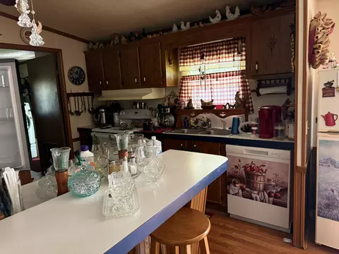 Kitchen - 129 Engle Dr, Eolia, KY 40826 photo 2 of 2