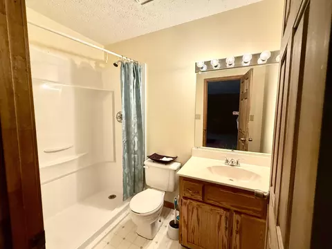 Bath - 1416 Prather Dr, Nancy, KY 42544 photo 2 of 3