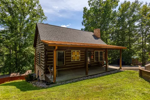 737 Cliffs Edge Rd, East Bernstadt, KY 40729
