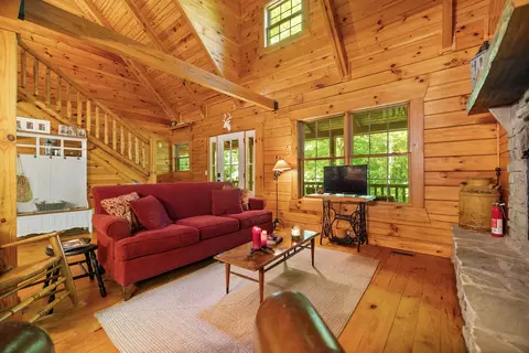 Living - 99 Aider Ct, Stanton, KY 40380 photo 4 of 5