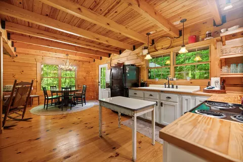 Kitchen - 99 Aider Ct, Stanton, KY 40380 photo 2 of 2