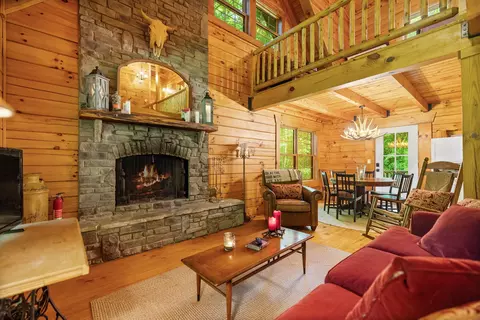 Living - 99 Aider Ct, Stanton, KY 40380 photo 2 of 5