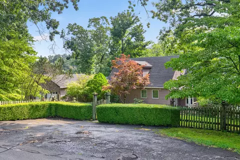 750 Chimney Rock Rd, Harrodsburg, KY 40330