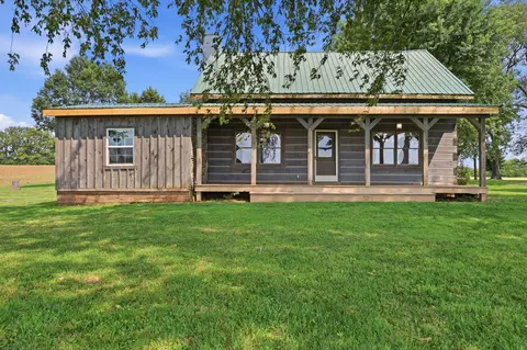 2590 Peacock Rd, Paris, KY 40361